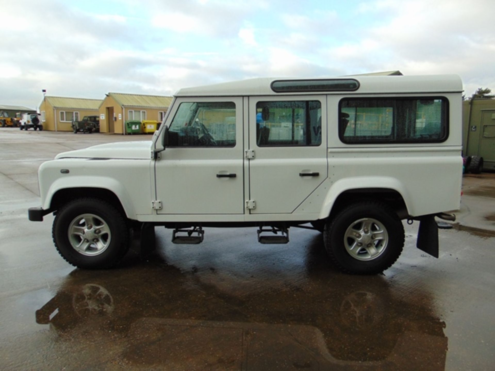 2015 Land Rover Defender 110 5 Door County Station Wagon ONLY 8,915 miles!!! - Image 5 of 24