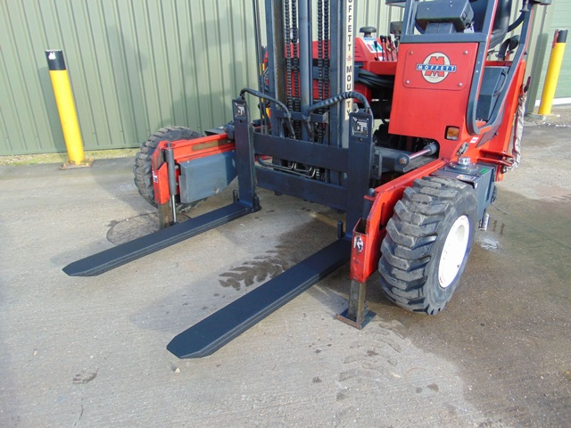 2003 Moffett Mounty M2003 Truck Mounted Forklift complete with Meijer Hydraulic Extension Forks - Image 5 of 20