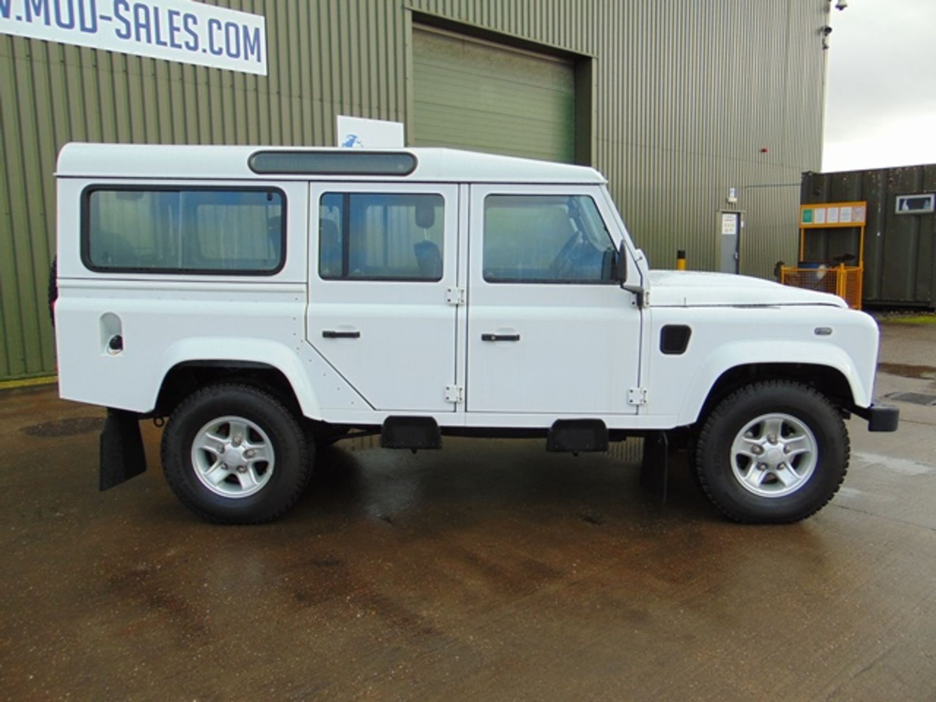 2015 Land Rover Defender 110 5 Door County Station Wagon ONLY 8,915 miles!!! - Image 6 of 24