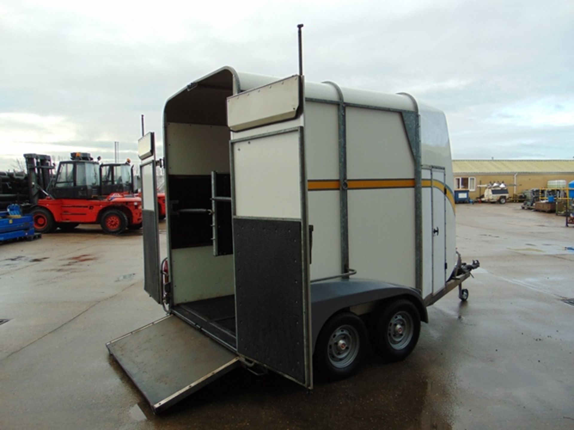 Bateson Ascot Twin Axle 2 Horse Trailer - Image 6 of 21