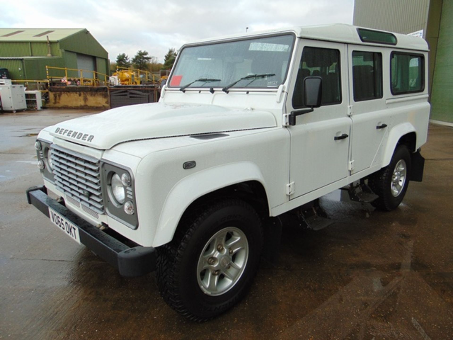 2015 Land Rover Defender 110 5 Door County Station Wagon ONLY 8,915 miles!!! - Image 4 of 24