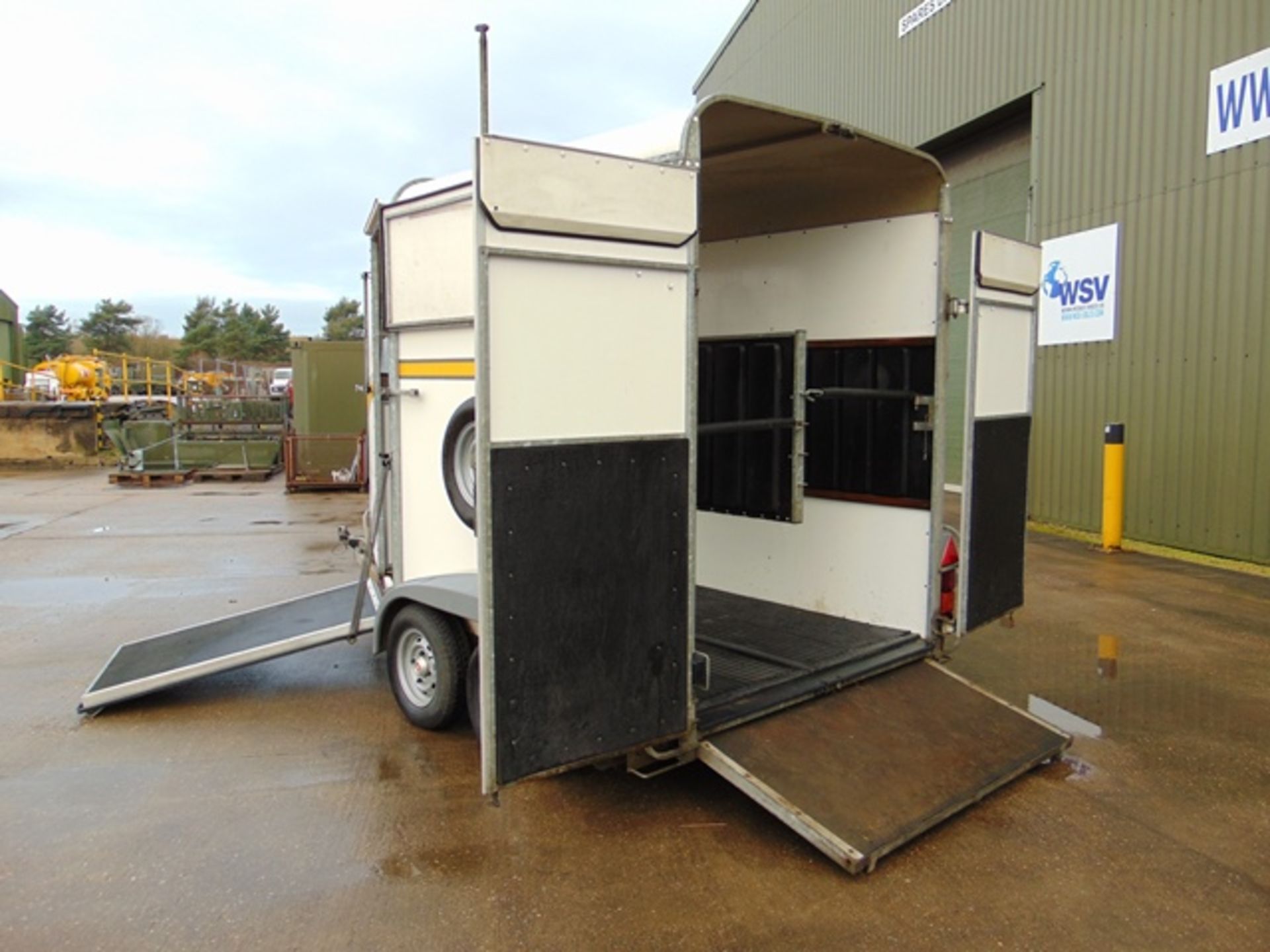 Bateson Ascot Twin Axle 2 Horse Trailer - Image 4 of 21