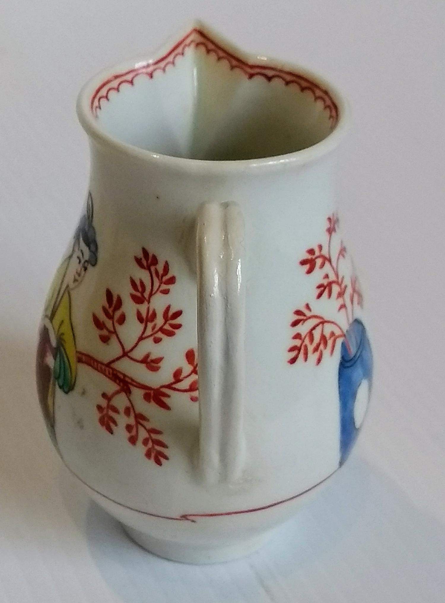 A Worcester baluster sparrow-beak cream jug with grooved loop handle painted in polychrome enamels - Bild 2 aus 4