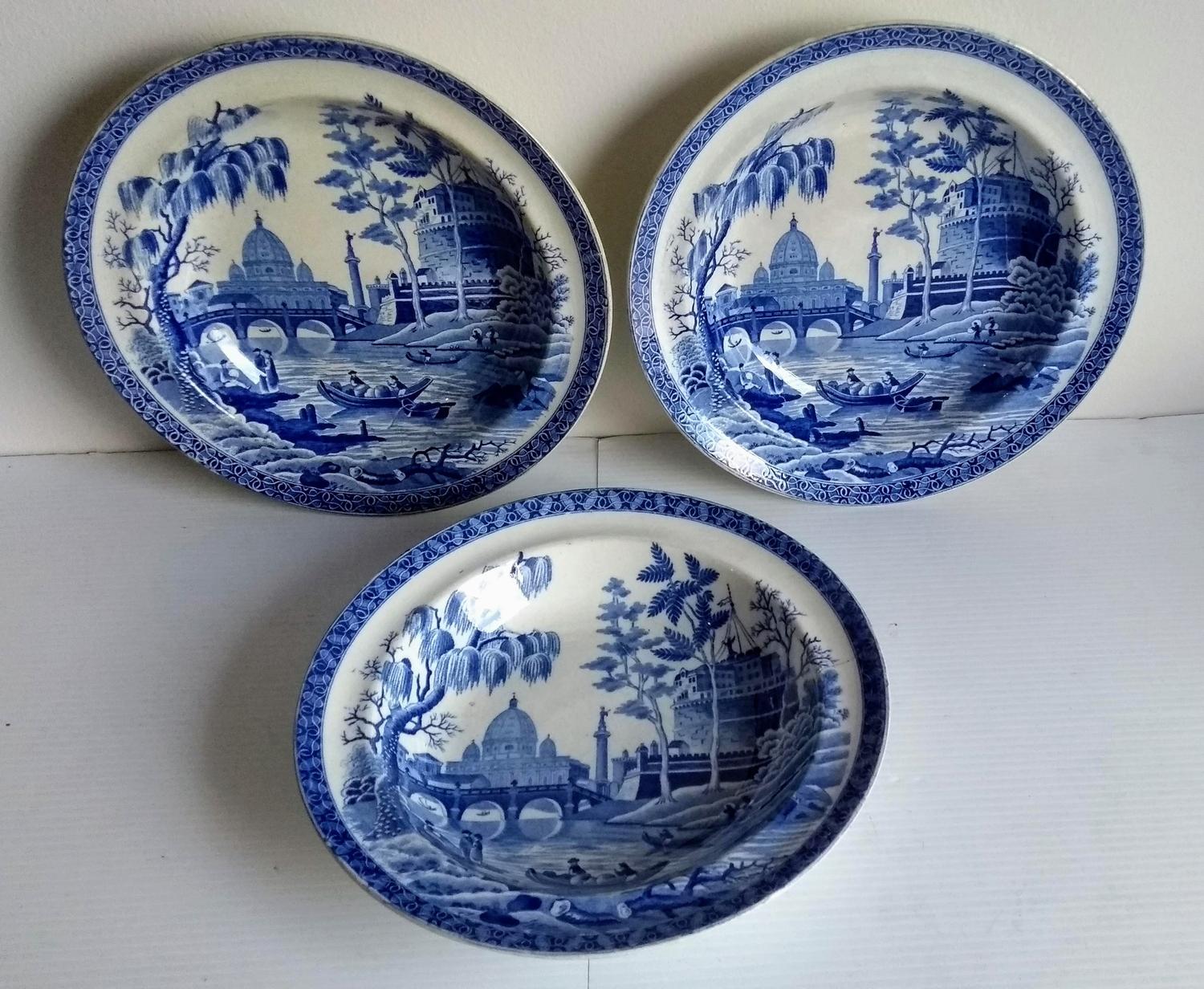 A Spode pearlware soup tureen, circa 1820, printed in underglaze blue with a view of Rome from the - Bild 3 aus 4