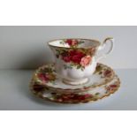 A Royal Albert Old Country Roses tea service comprising 6 cups/saucers/plates, sugar bowl, jug and