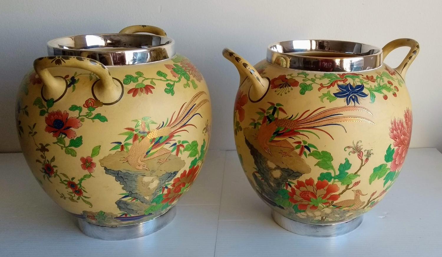 A pair of Wedgwood caneware ivory-ground jars with multicolored floral decoration, hand-painted - Bild 2 aus 5