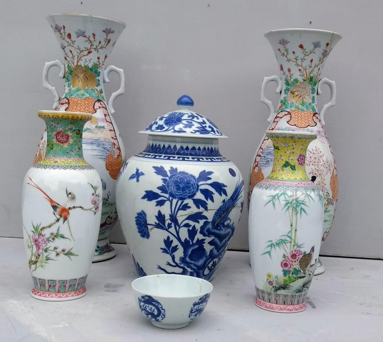 An assortment of Oriental porcelain to include: a blue and white baluster jar and cover with