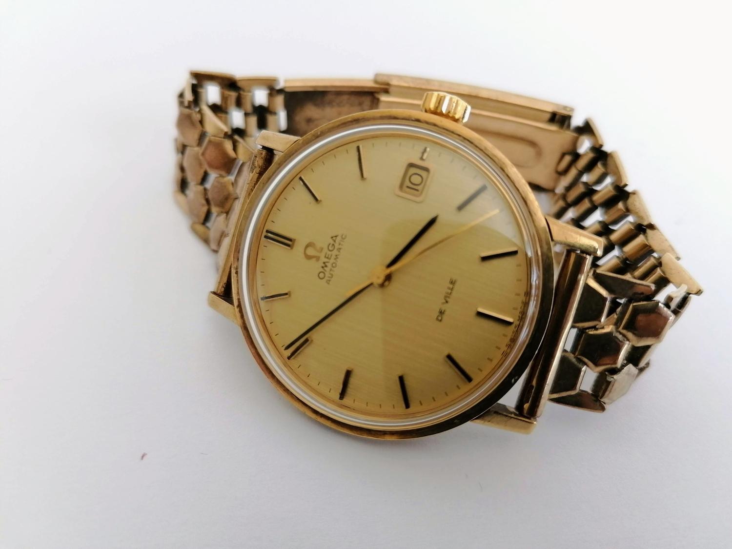 An early 1960s Omega Automatic De Ville wristwatch with champagne dial, baton markers, central - Image 2 of 4