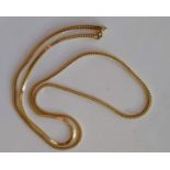 An Italian serpentine gold necklace, stamped 750, 80cm, 31.75g