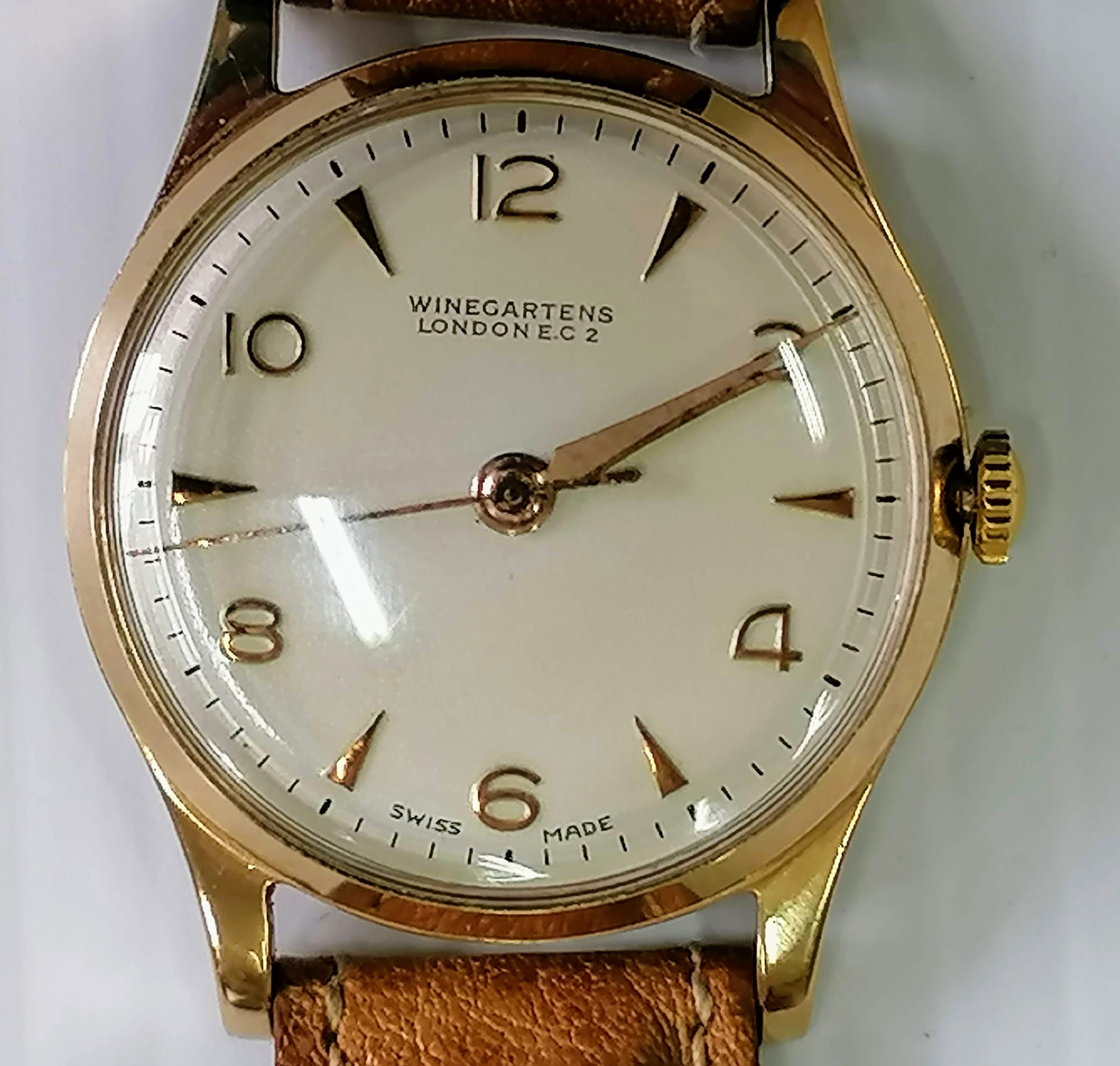 A vintage 9ct gold-cased gents manual watch by Winegartens, London, Arabic numerals, dial 30mm - Image 2 of 4