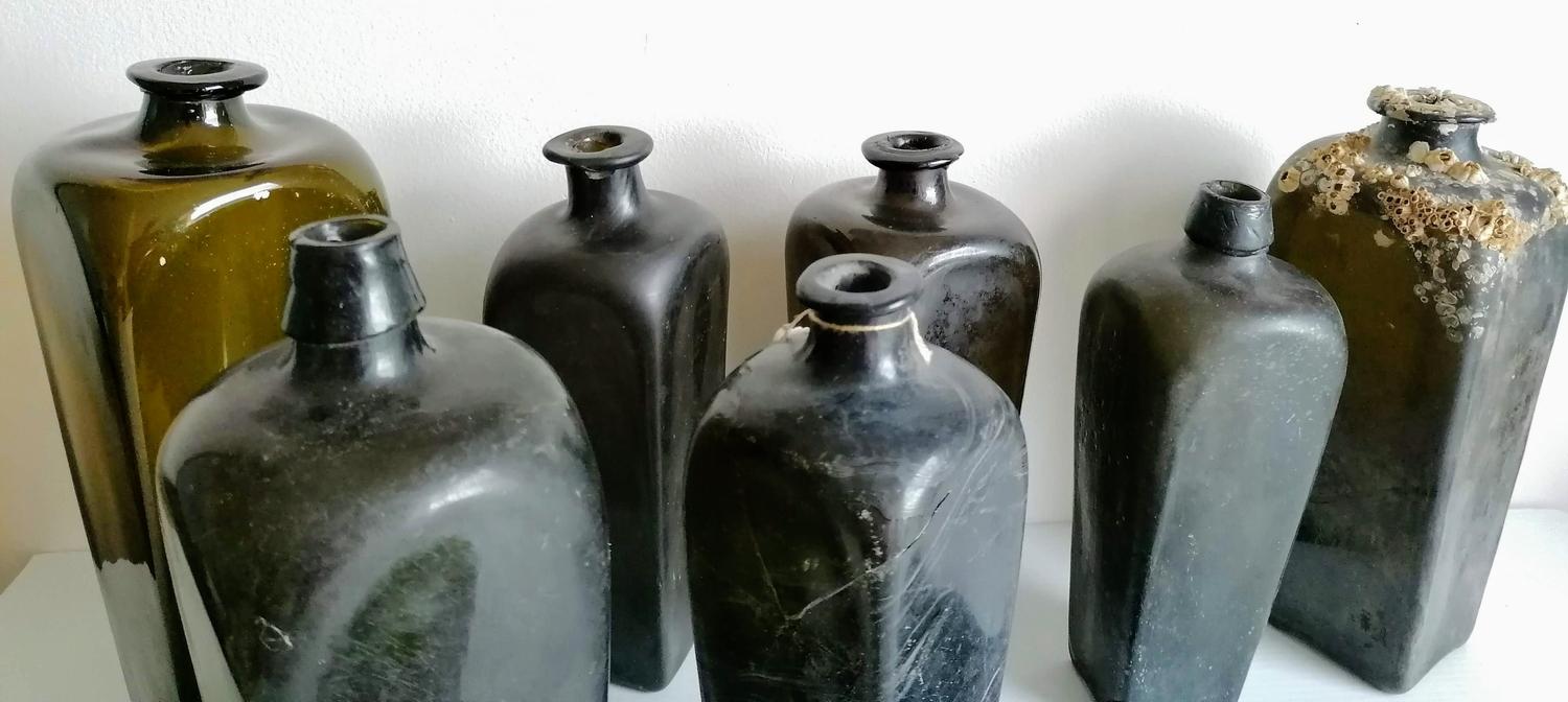 Nine 18th and 19th century Dutch green glass gin bottles, shortest 18.5 cm, tallest 28 cm, one - Image 2 of 5