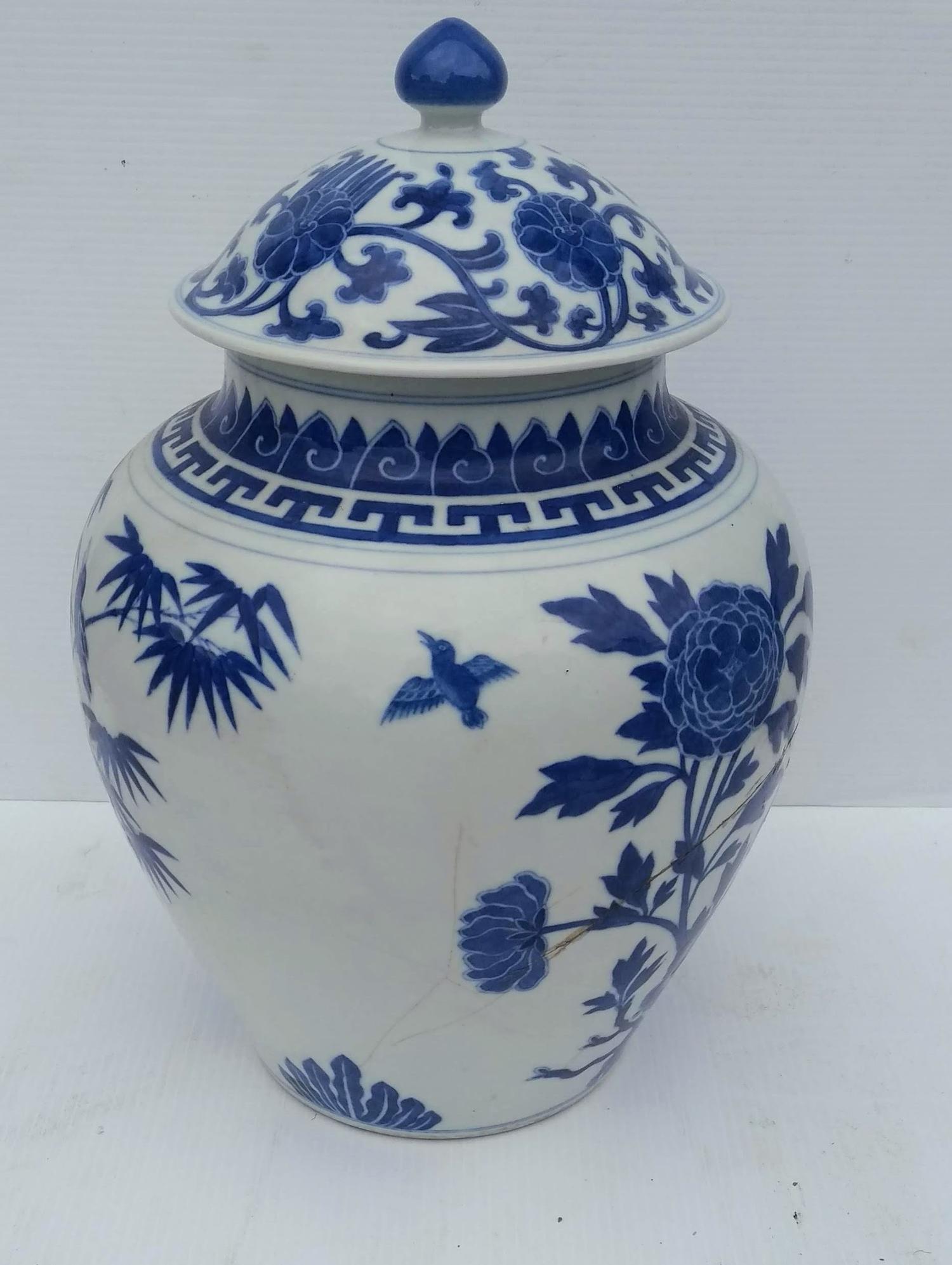 An assortment of Oriental porcelain to include: a blue and white baluster jar and cover with - Image 2 of 20