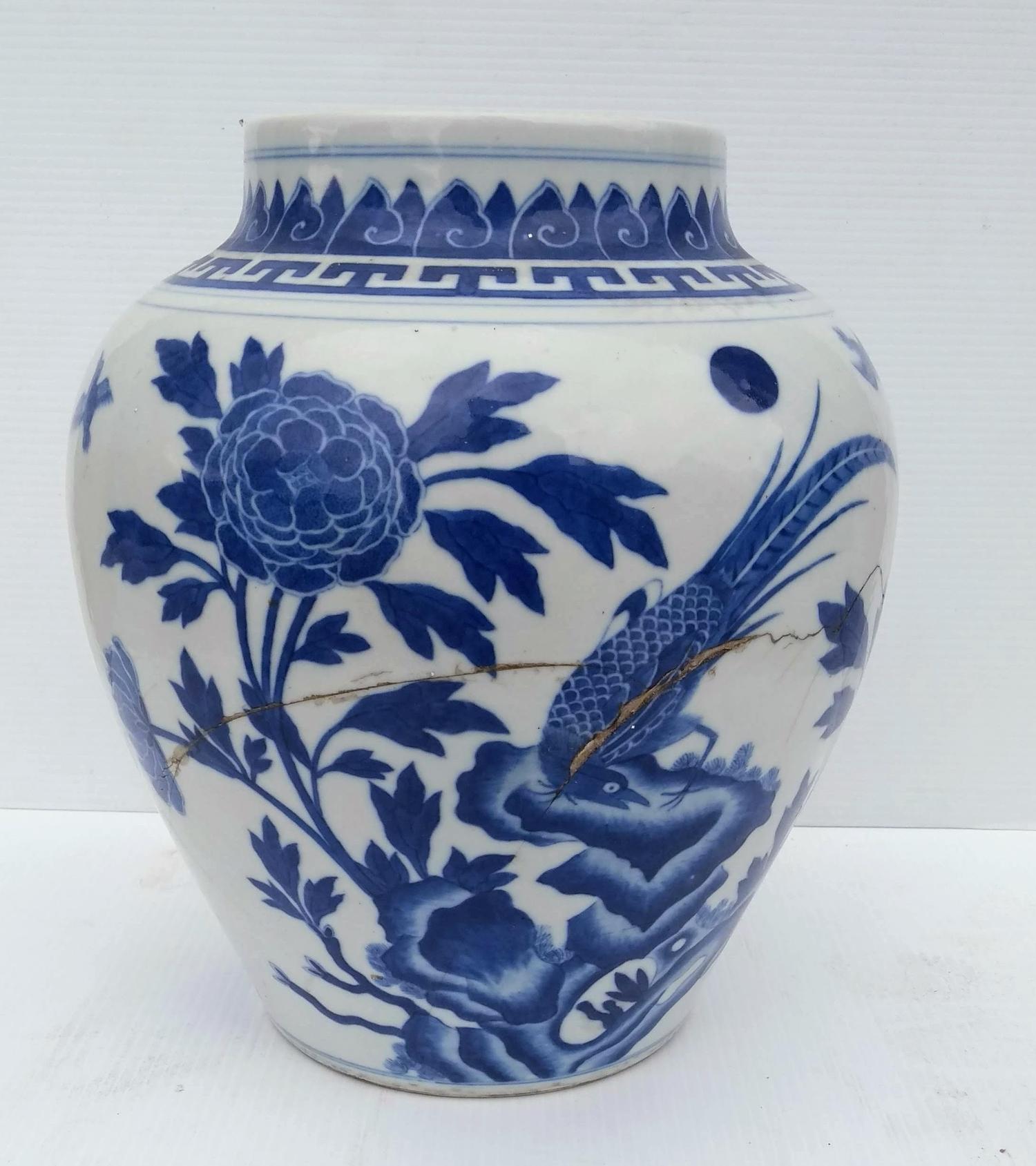 An assortment of Oriental porcelain to include: a blue and white baluster jar and cover with - Image 4 of 20