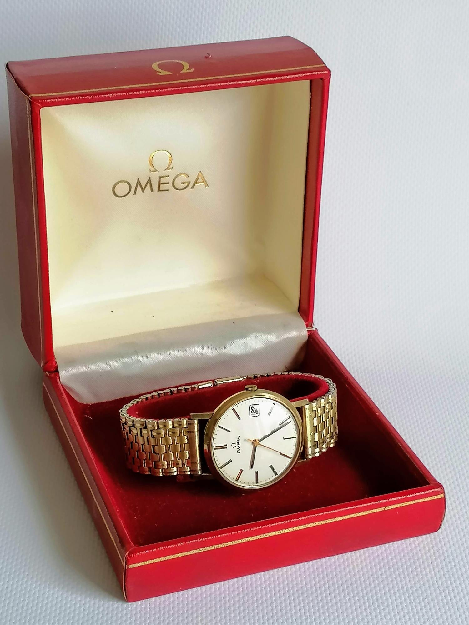 A vintage Omega men's wristwatch with sweeping seconds hand, date aperture, baton markers, - Image 2 of 4