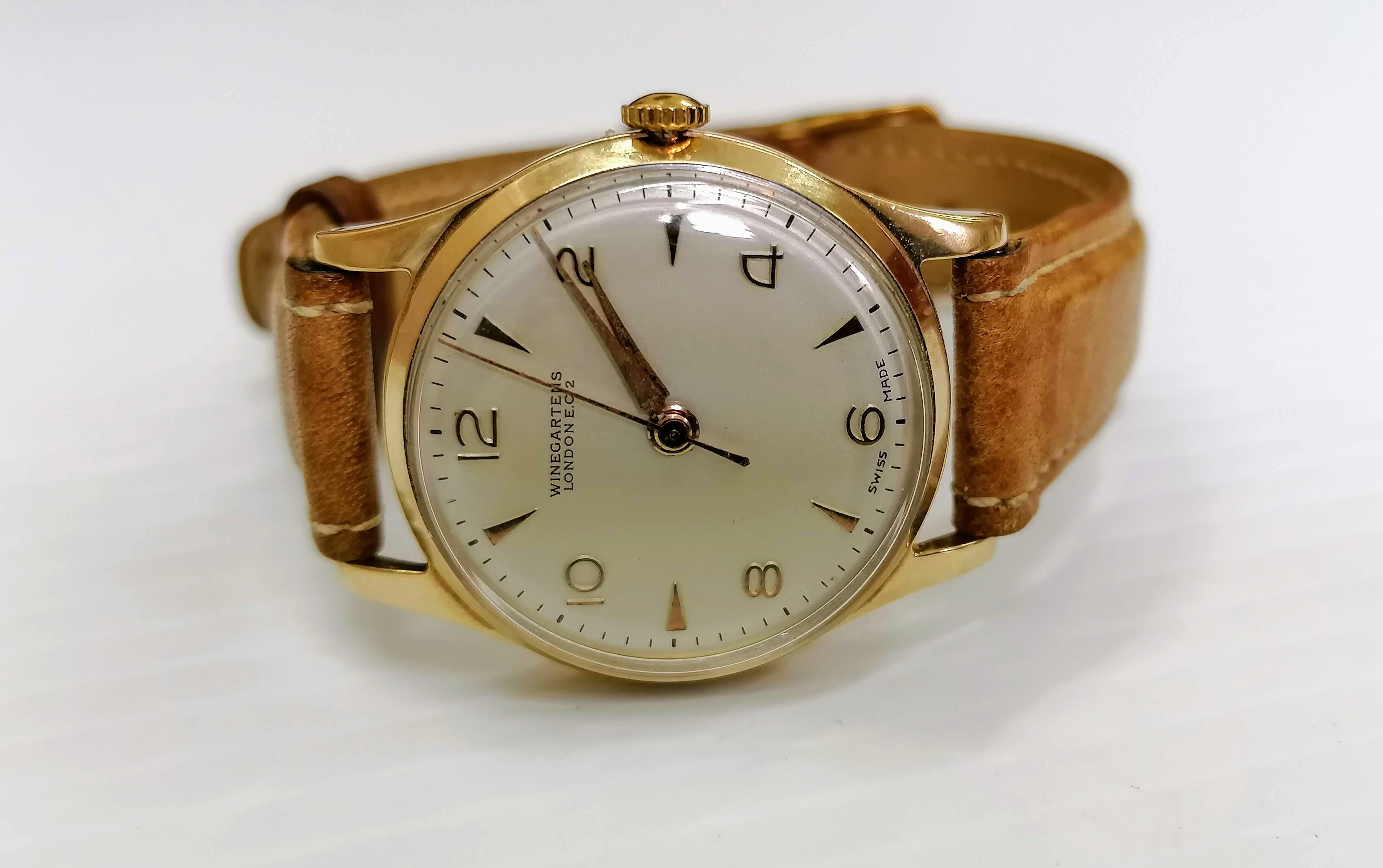 A vintage 9ct gold-cased gents manual watch by Winegartens, London, Arabic numerals, dial 30mm