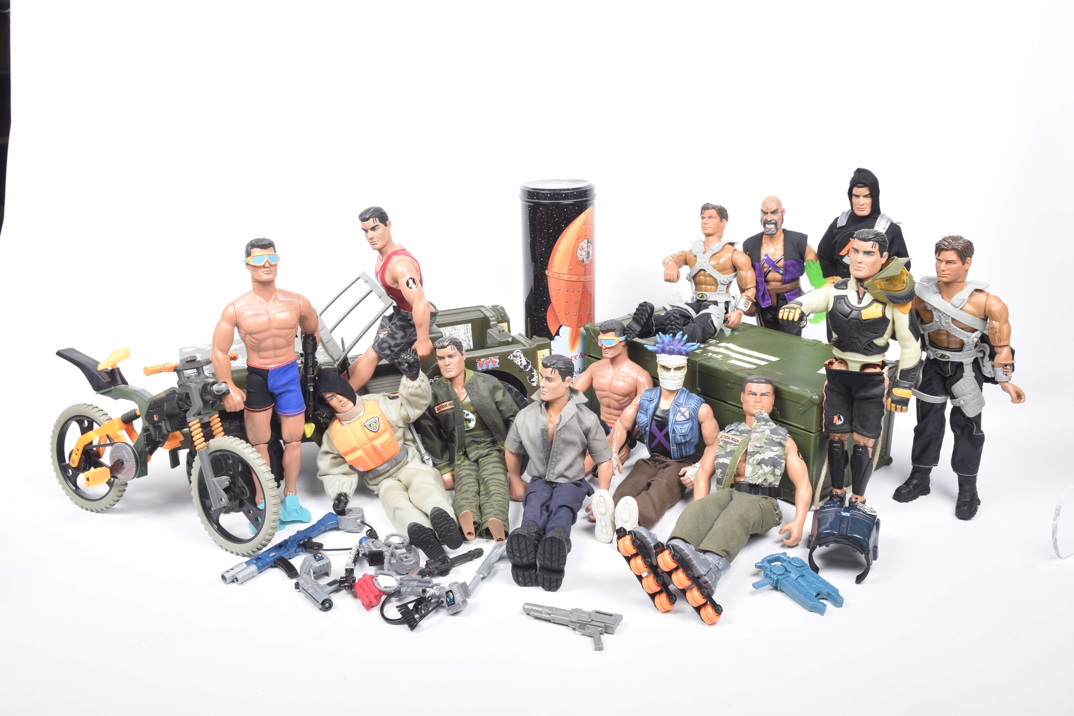 A quantity of Action Man items Including thirteen figures, jeep, Mountain Bike Extreme, trunk and