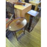 An Edwardian mahogany oval occasional table and a mahogany pedestal with a spirally lobed shaft