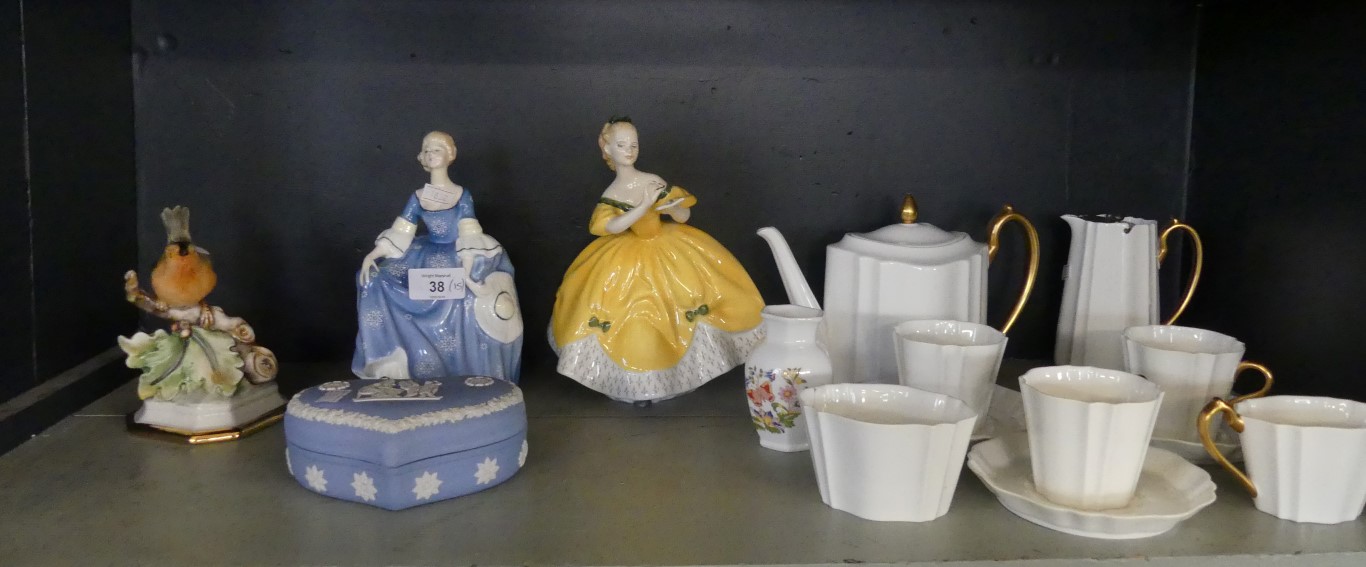 A mixed lot comprising a Wedgwood white and gilt decorated tea set, a Wedgwood Jasperware trinket