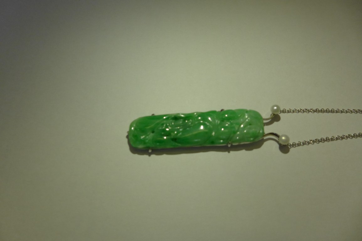 A jade and cultured pearl pendant The carved and pierced jadeite panel depicting gourds and fauna, - Image 17 of 17