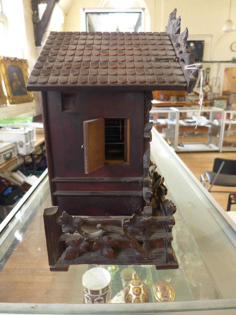 A Victorian Black Forest carved wood cuckoo mantle clock Carved with oak leaves, central butterfly - Image 5 of 19