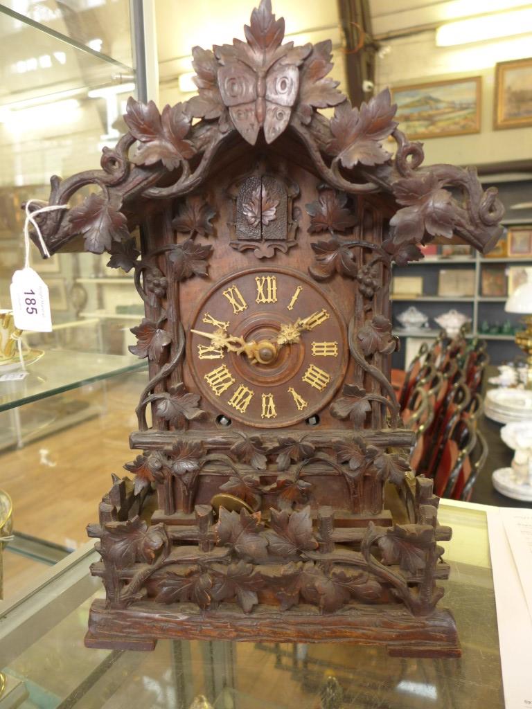 A Victorian Black Forest carved wood cuckoo mantle clock Carved with oak leaves, central butterfly - Image 15 of 19