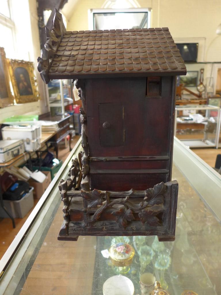 A Victorian Black Forest carved wood cuckoo mantle clock Carved with oak leaves, central butterfly - Image 7 of 19