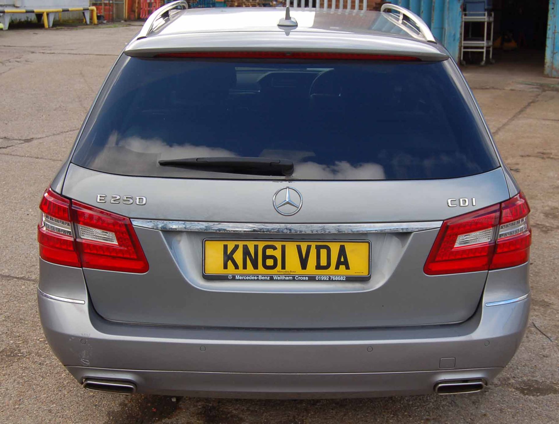 A MERCEDES BENZ E250 Avantgarde 2.2 CDI Blue Efficiency 5-Door, Automatic, Diesel Estate Car, - Image 3 of 7