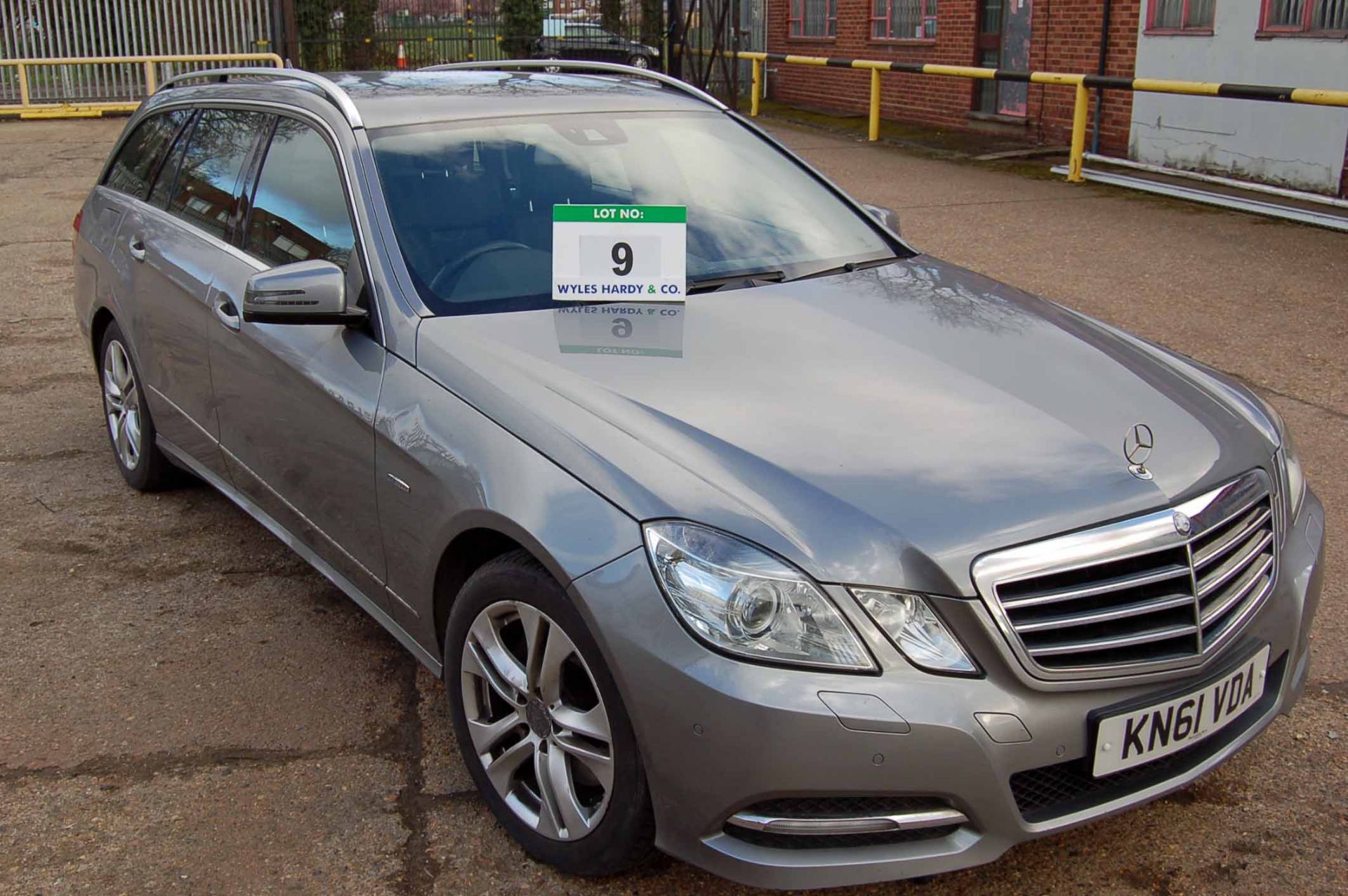 A MERCEDES BENZ E250 Avantgarde 2.2 CDI Blue Efficiency 5-Door, Automatic, Diesel Estate Car,