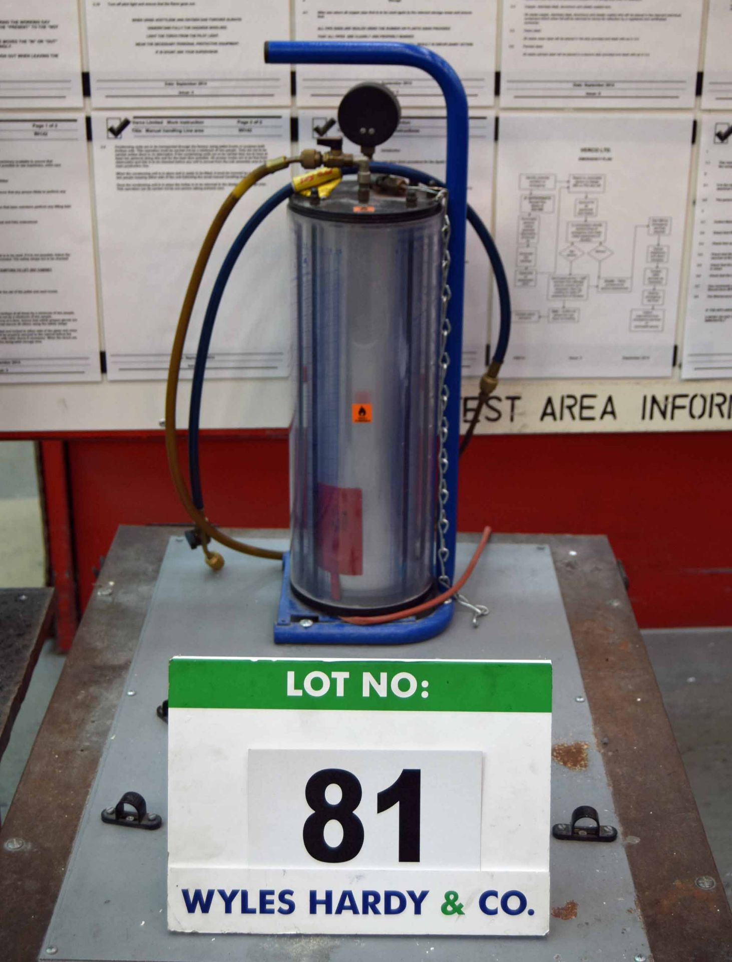 A WIGAM 3500g Heavy Duty Charging Cylinder