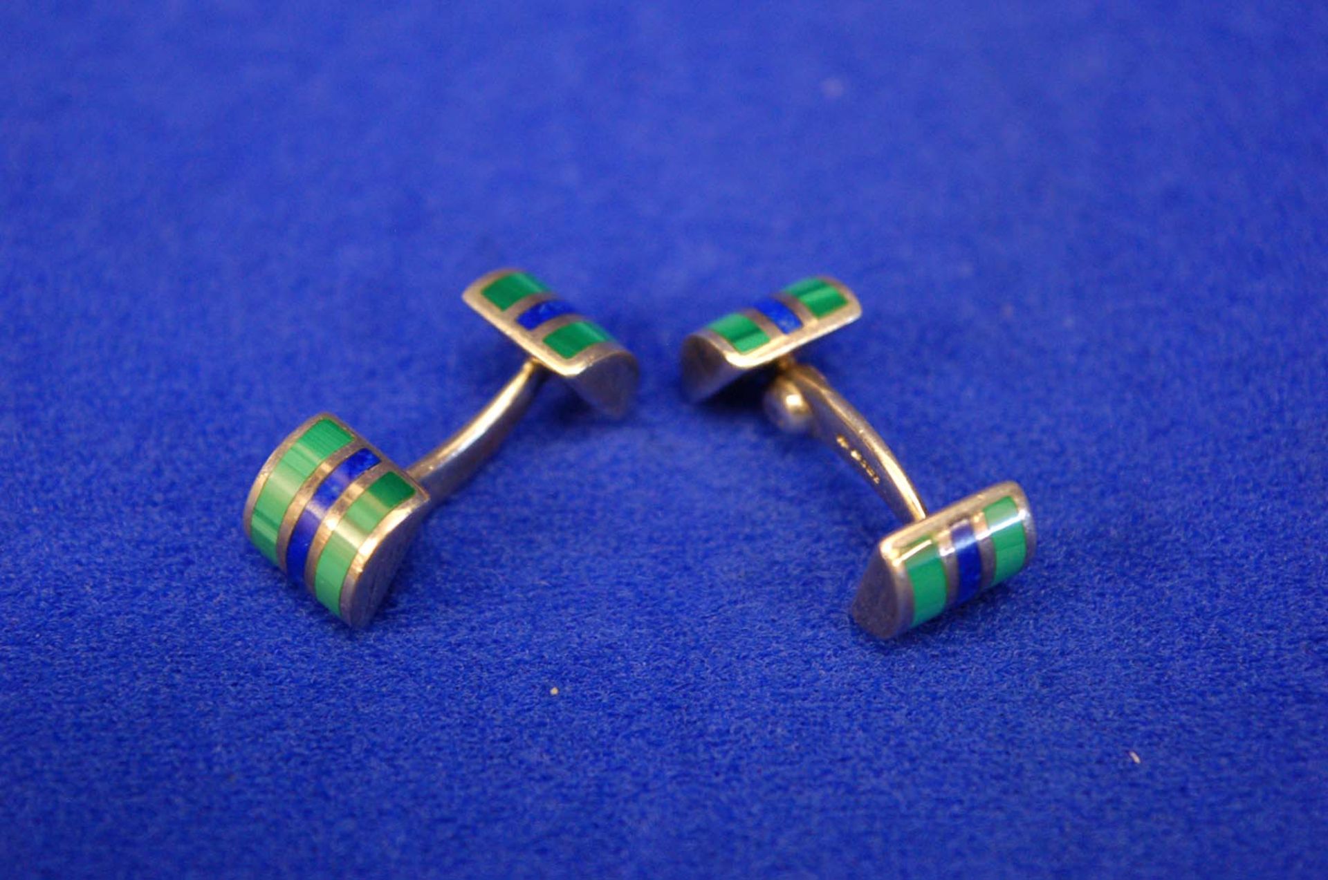 A Pair of Sterling Silver, Green & Blue Enamel Bar Type Cufflinks - Image 3 of 3