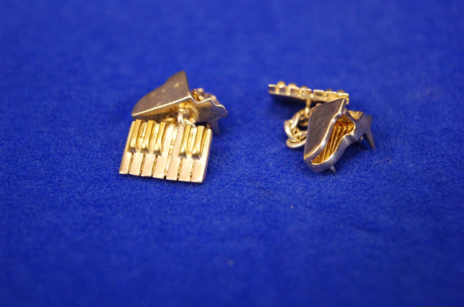 A Pair of White Metal and Gilt Double Linked Cufflinks, Piano and Keyboard Design - Image 2 of 2