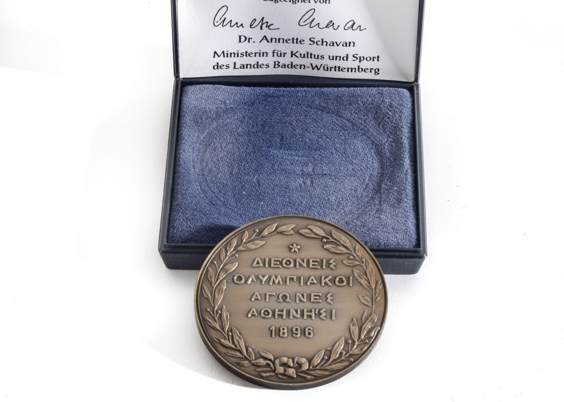 A 100 Year Commemorative Cast Metal Medal bearing a Relief of AOHNAI and the words OΛYPIAKOI ARΩ - Image 3 of 3