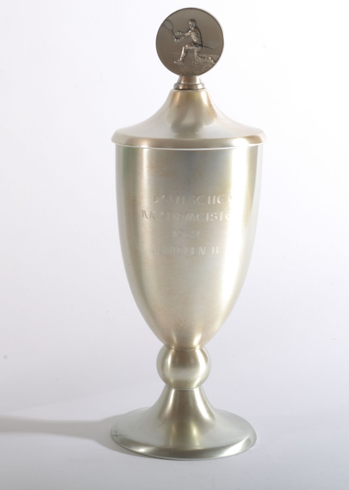 A Metal Trophy in the form of a Cup bearing the inscribed words Deutsche Jugendmeister 1982 Juniuren - Image 2 of 3