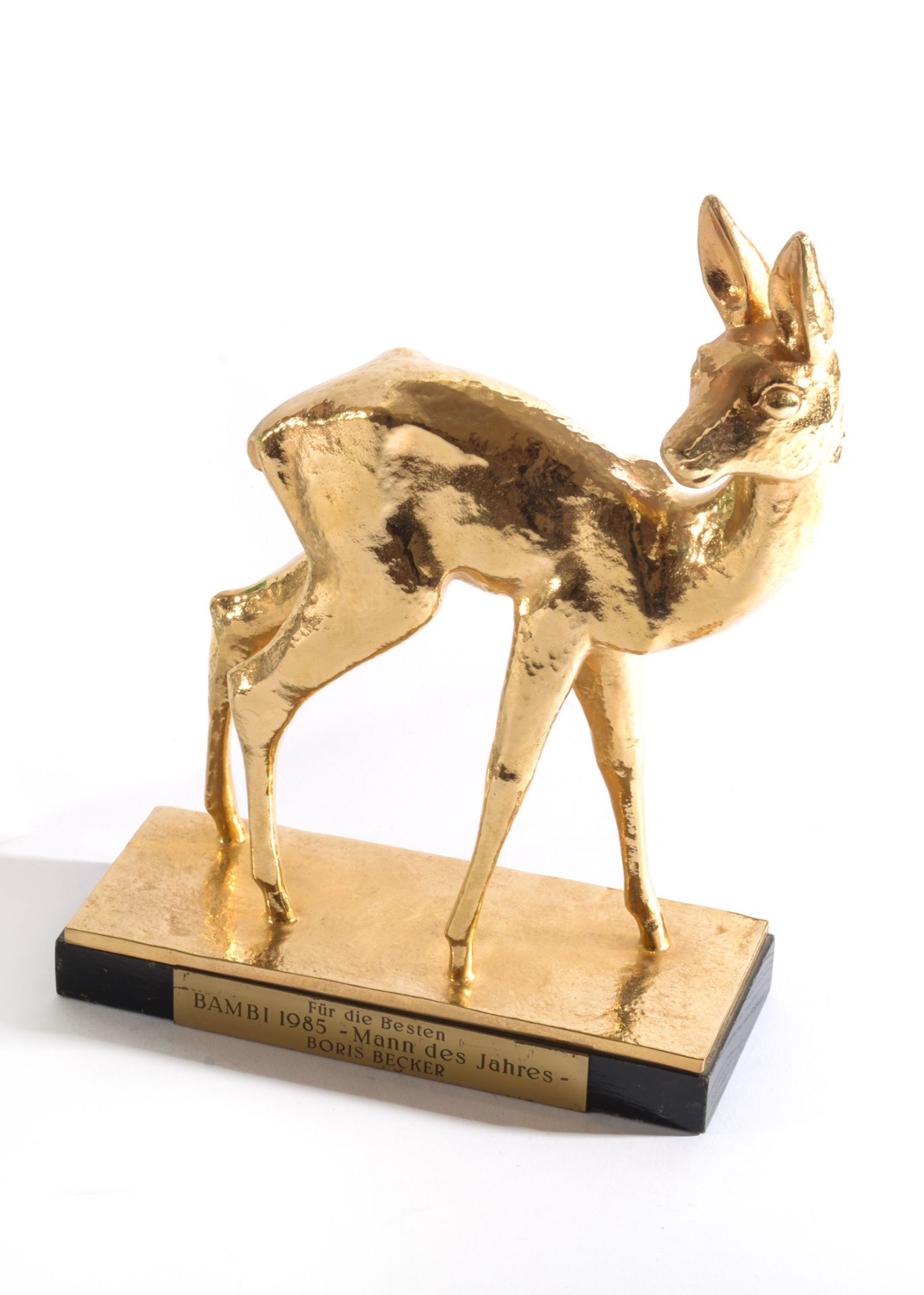 A Metal Figurine of a Fawn on a Wooden Plinth with a Plaque engraved with the words Fur Die Besten - Image 2 of 3