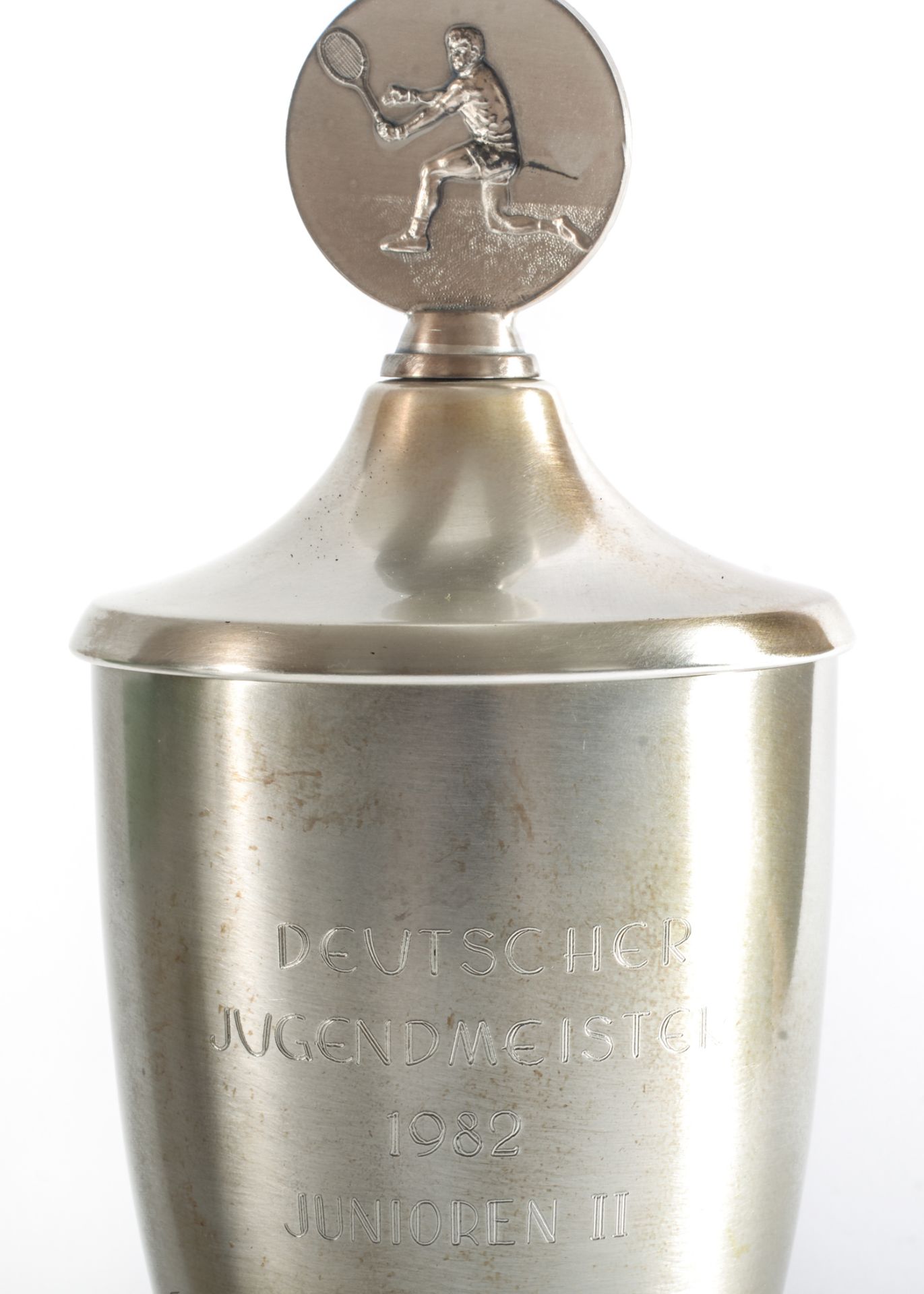 A Metal Trophy in the form of a Cup bearing the inscribed words Deutsche Jugendmeister 1982 Juniuren - Image 3 of 3