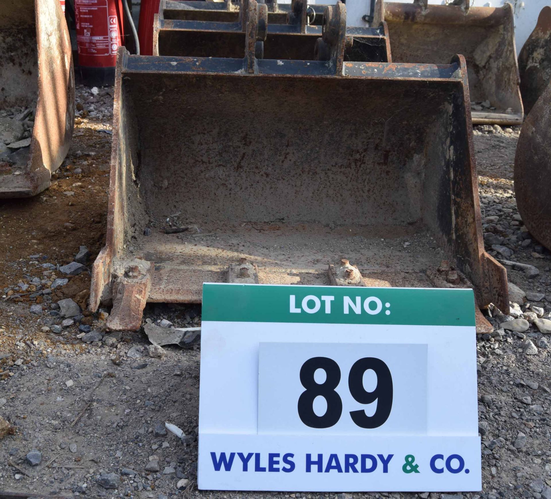 A 600mm Toothed Excavator Bucket, 25mm Pins at 90mm Centres