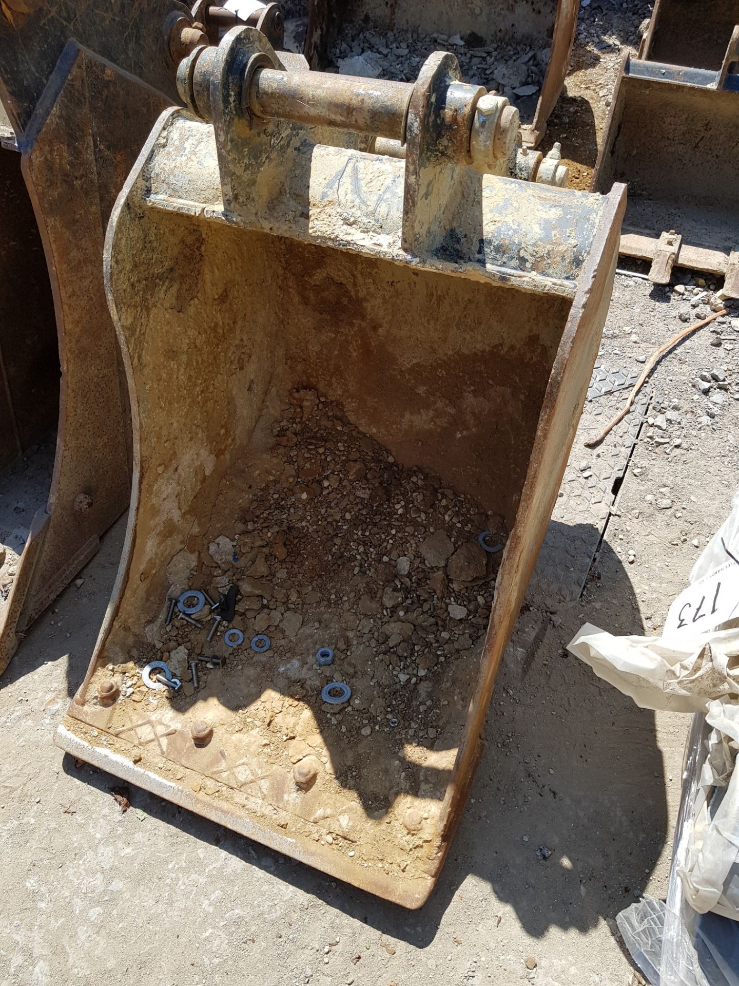 A 600mm Excavator Digging Bucket, 42mm Pins at 340mm Centres