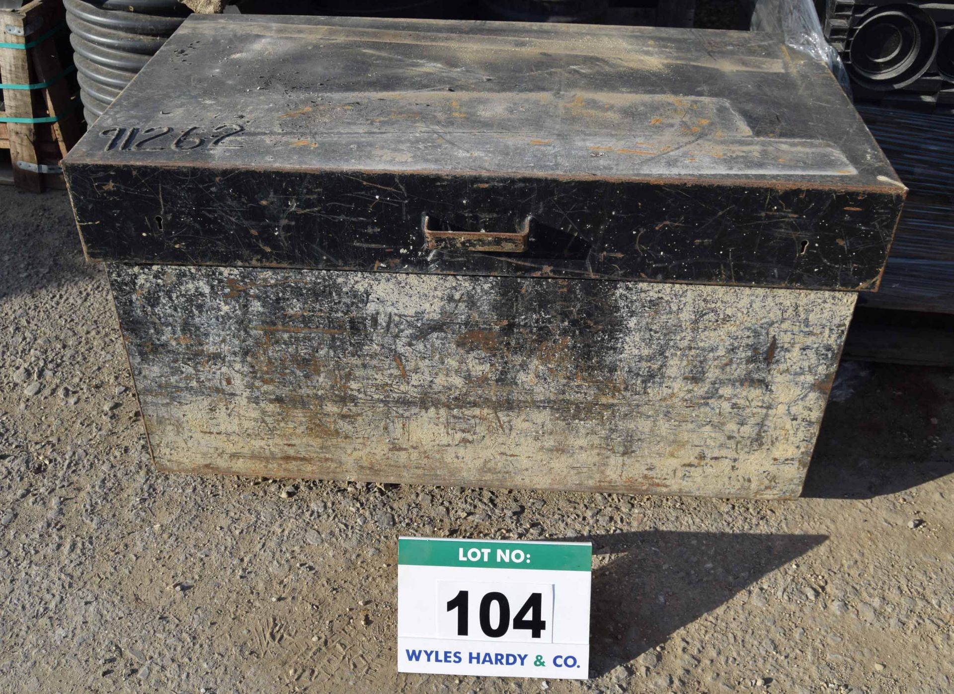 An Unbranded Steel Tool Chest (Unlocked but no key held)