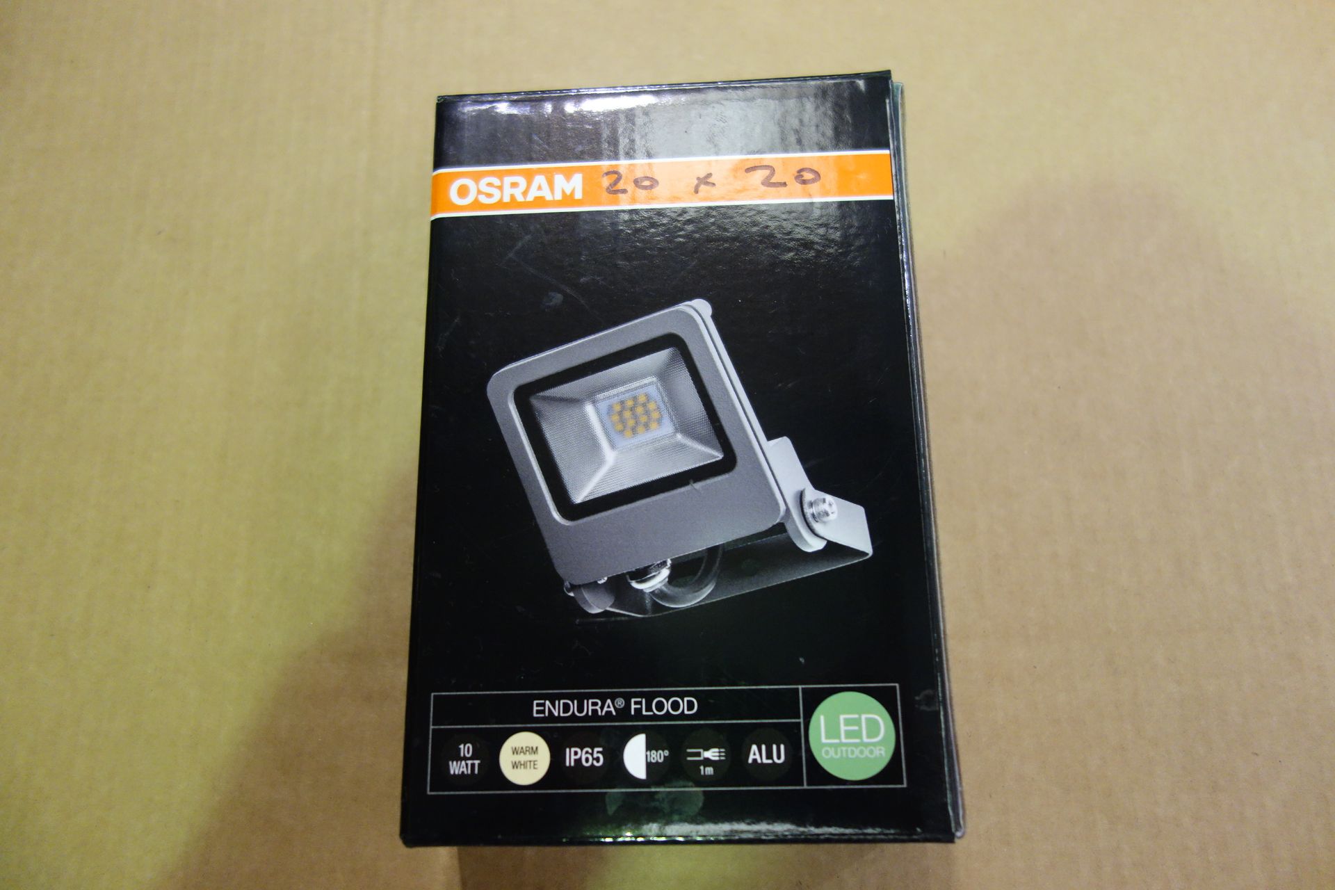 20 X Osram Endura 10W Floodlight Black IP65 Warm White