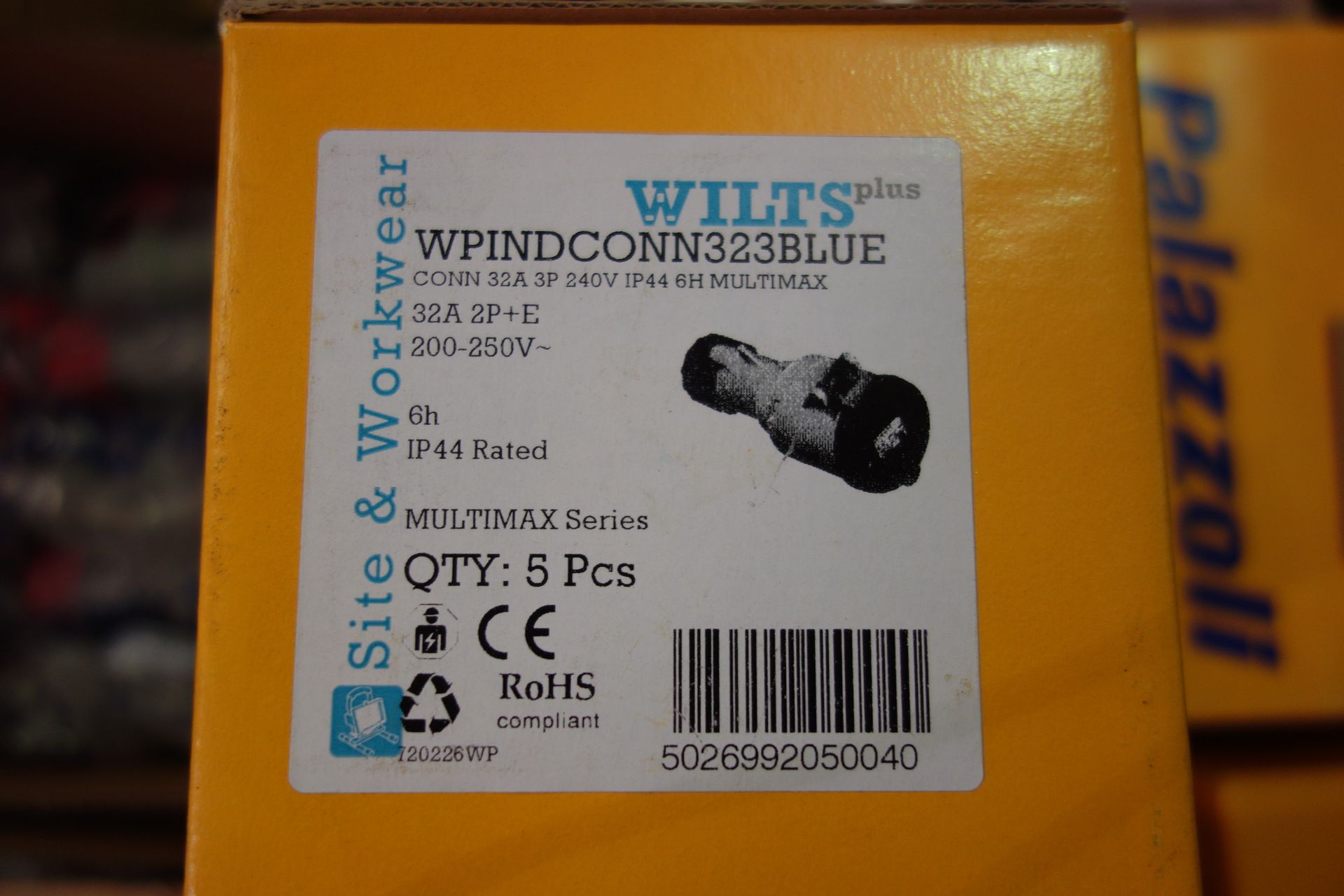 45 X Wilts WPINDCONN 323 Blue CONN 32A 3P 240V IP44 Female Sockets - Image 2 of 2