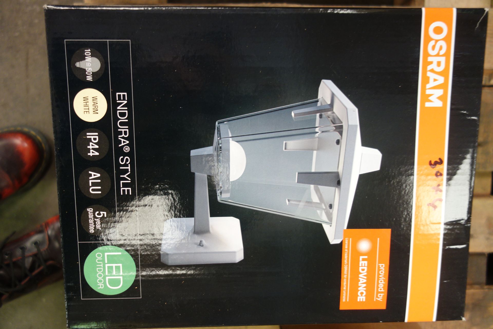 4 X Osram Endura Style Lantern Clasic Up 10W 640 Lumen Warm White Fitting