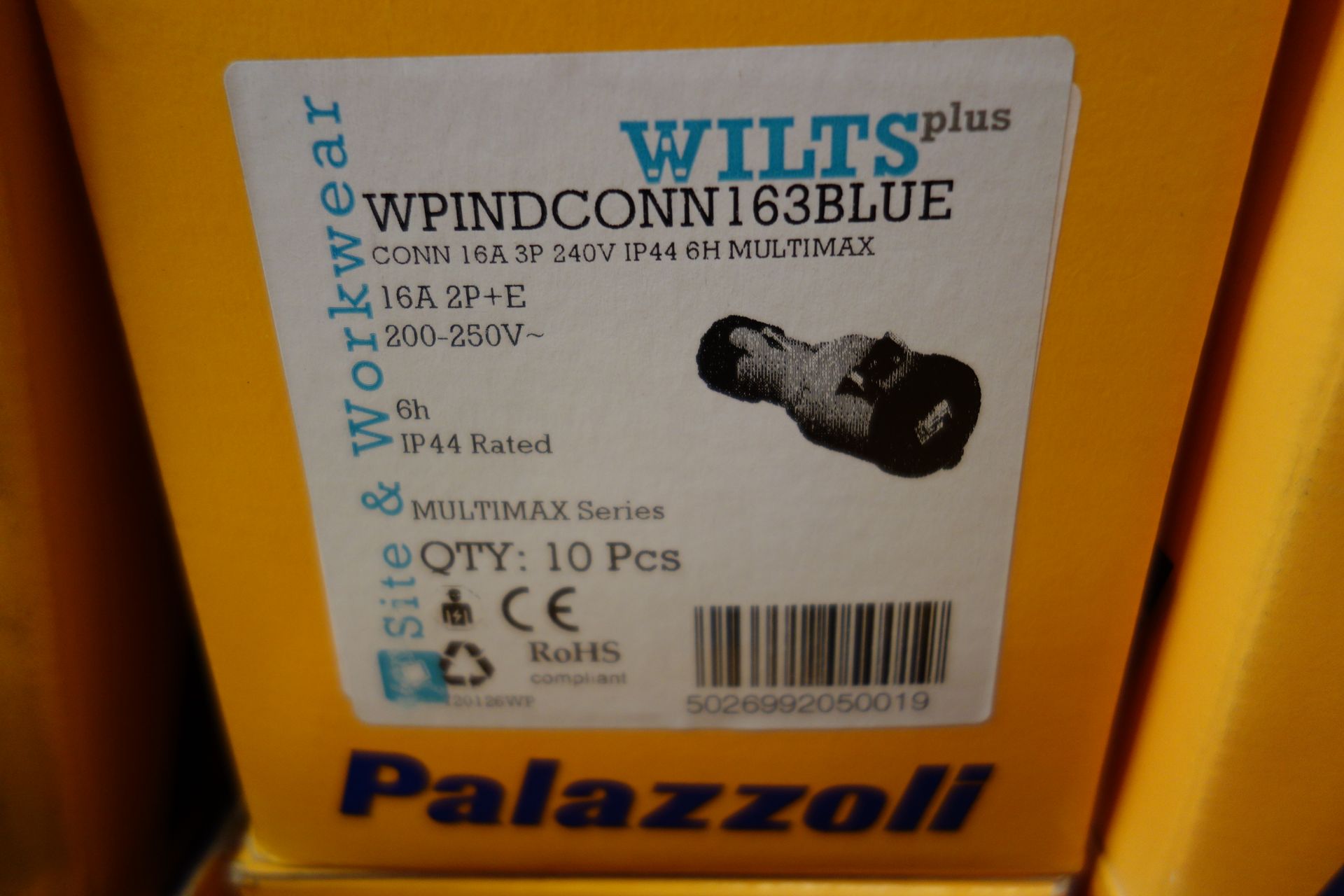 60 X Wilts WPINDCONN163BLUE 16A 2P + E Blue Female Socket