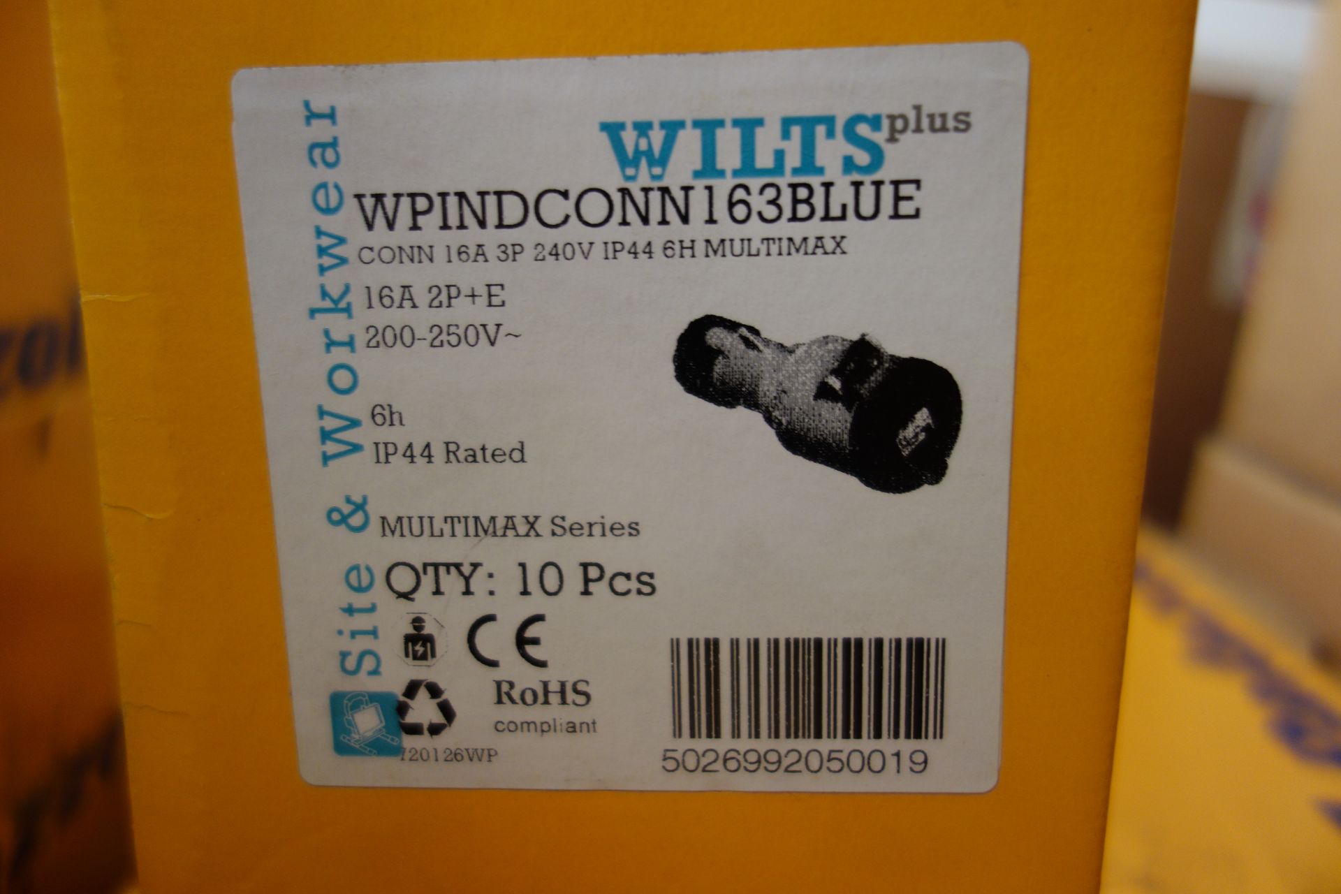 60 X Wilts WPINDCONN163BLUE 16A 2P + E Blue Female Socket