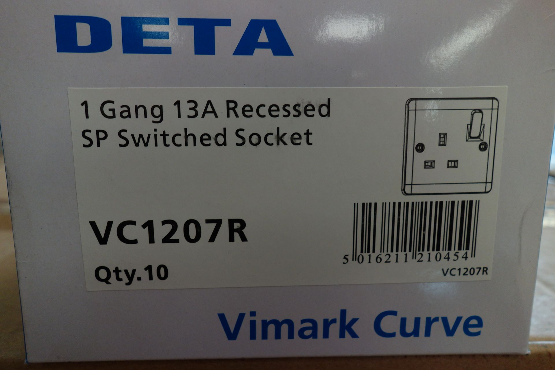 200 X Deta VC1207R 1G 13A Recessed SP Switiched Socket White
