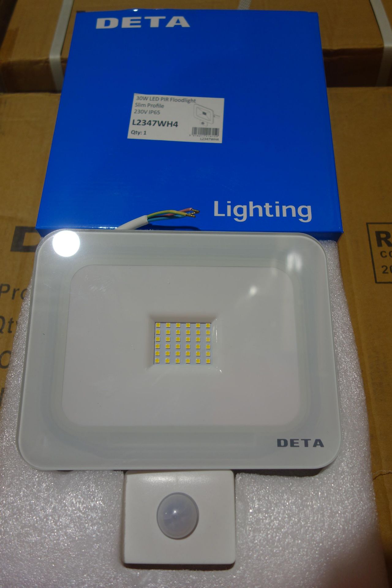 6 X Deta L2347WH4 30W LED Floodlight C/W PIR Slim Profile White Finish
