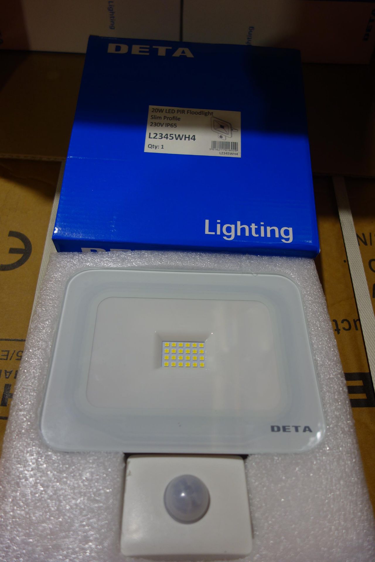 6 X Deta L2345WH4 20W LED Floodlight C/W PIR Slim Profile White Finish