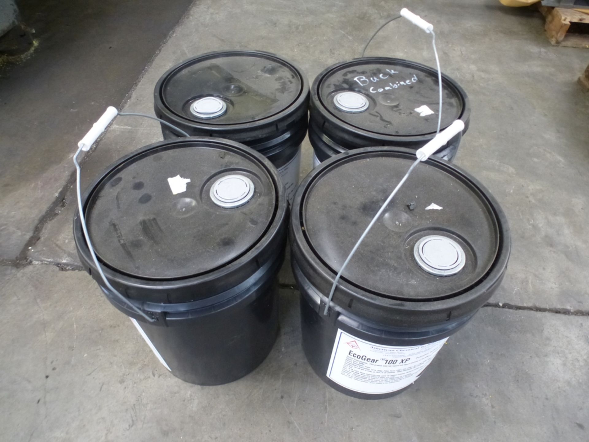 Lot of (4) 5 Gallon Buckets of Gear Oil - North Spartanburg, SC - EcoGear 100XP