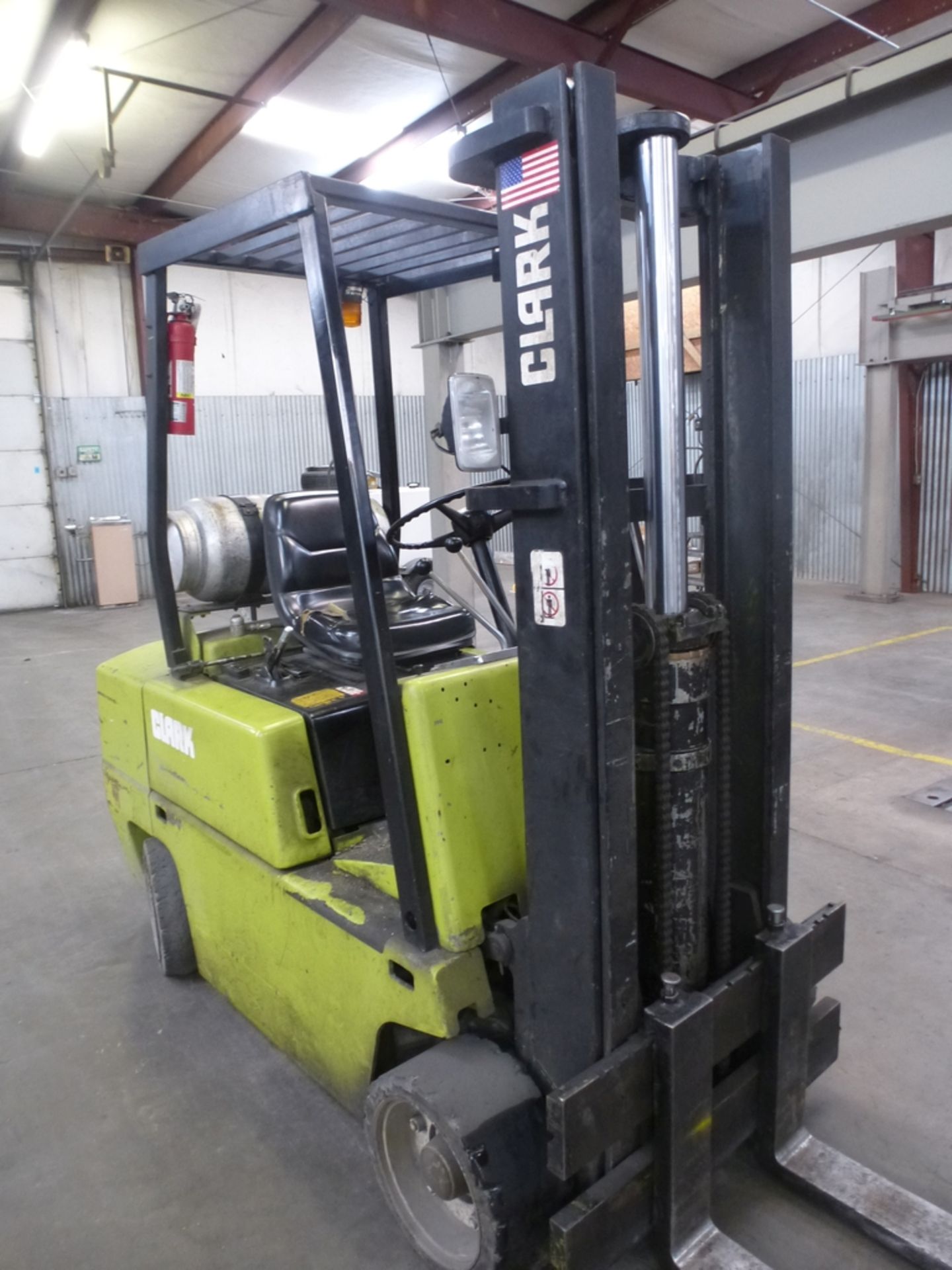 Clark 6,000 Lb Propane Forklift - North Spartanburg, SC - Solid Tire; 130" Lift; Model: C500 S60; - Image 5 of 10