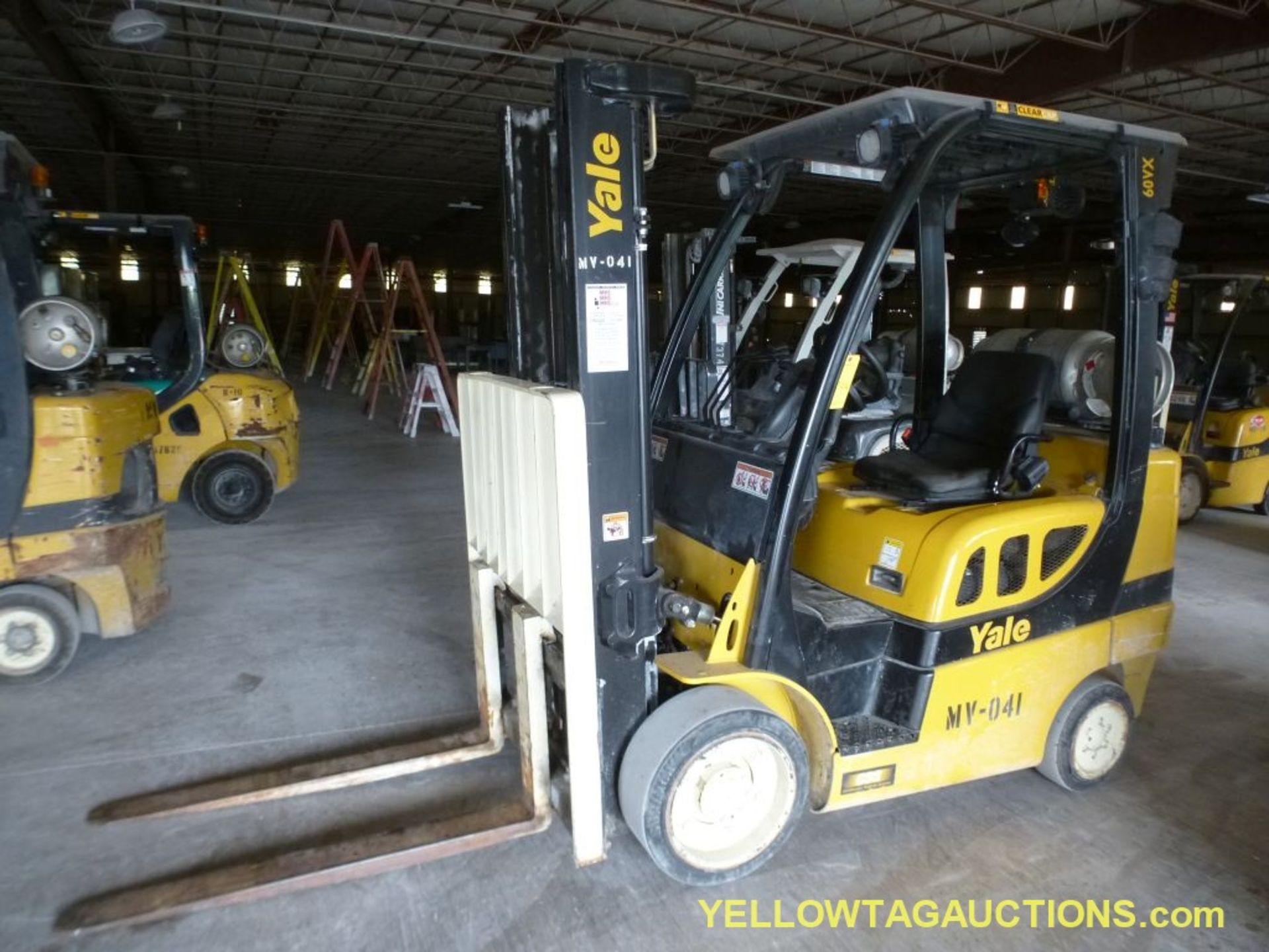 Yale Propane Forklift - Model No. GLC060VXNDAF085; Serial No. C910V06119R; 48" Forks; 1870 Hours; - Image 3 of 27