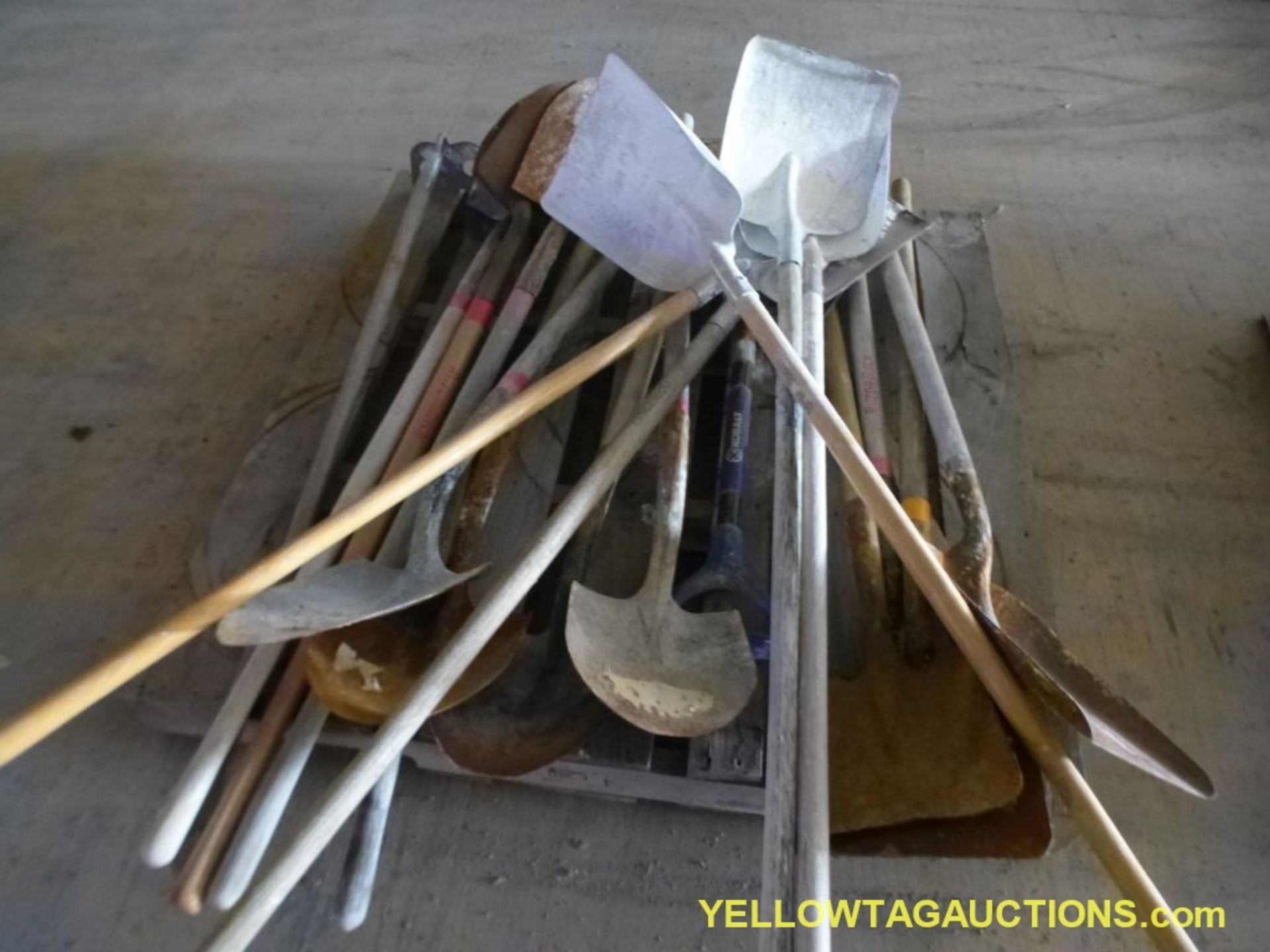 Lot of (18) Shovels - Image 3 of 3